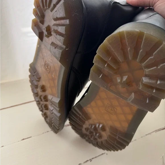 Dr. Martens Black Leather Men's Boots size 12 - Picture 3 of 5